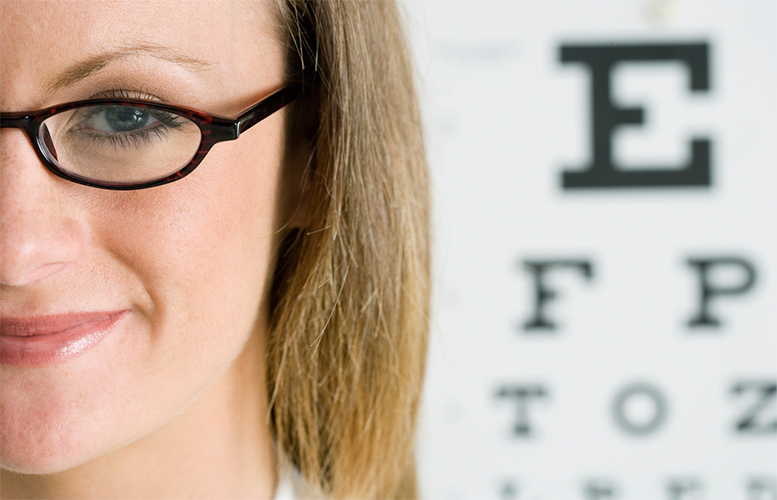 woman-glasses-eyechart