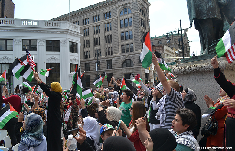 Palestinian-flag-raising-2015